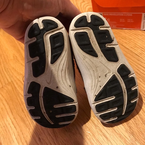 Nike Revolution Sneakers size 7 - Picture 4 of 4